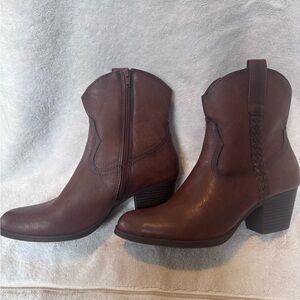 Frye and Co Boots size 10